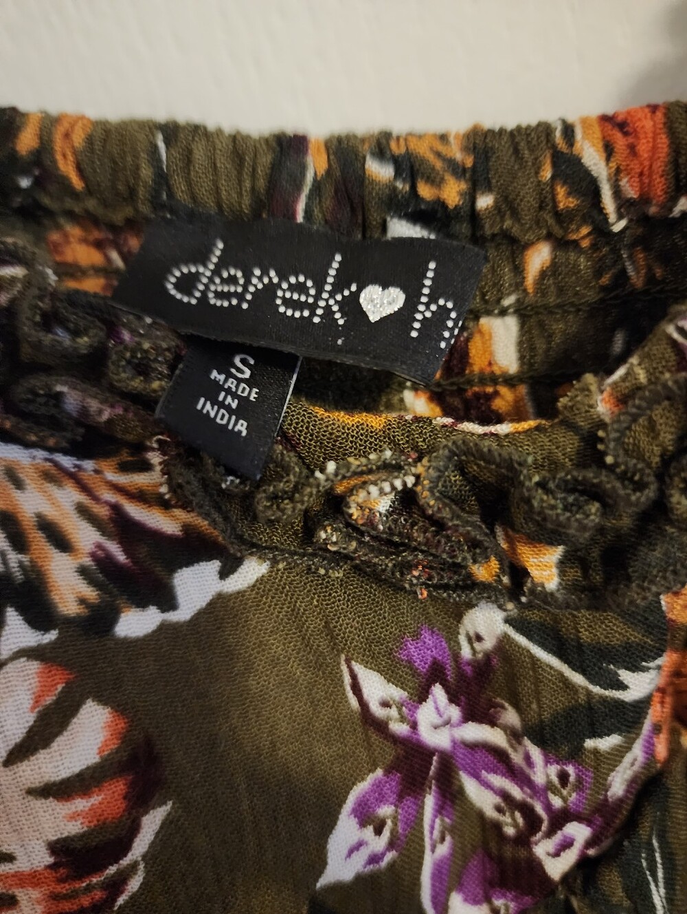 Derek Heart Ruffle Padded Top- Small - Picture 3 of 3